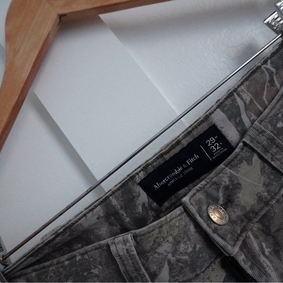 Abercrombie & Fitch Men’s Athletic Loose Camo Jeans - Picture 2 of 3